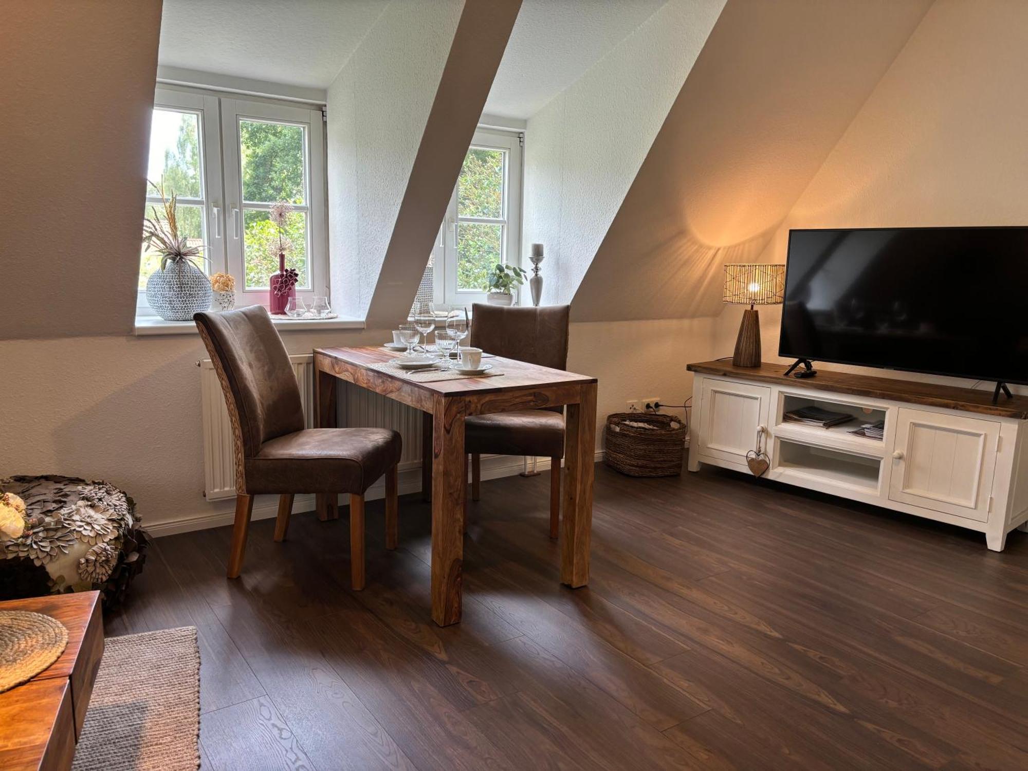 4 Wunderschoene Ferienwohnungen Im Kavaliershaus Schwerin  Eksteriør billede